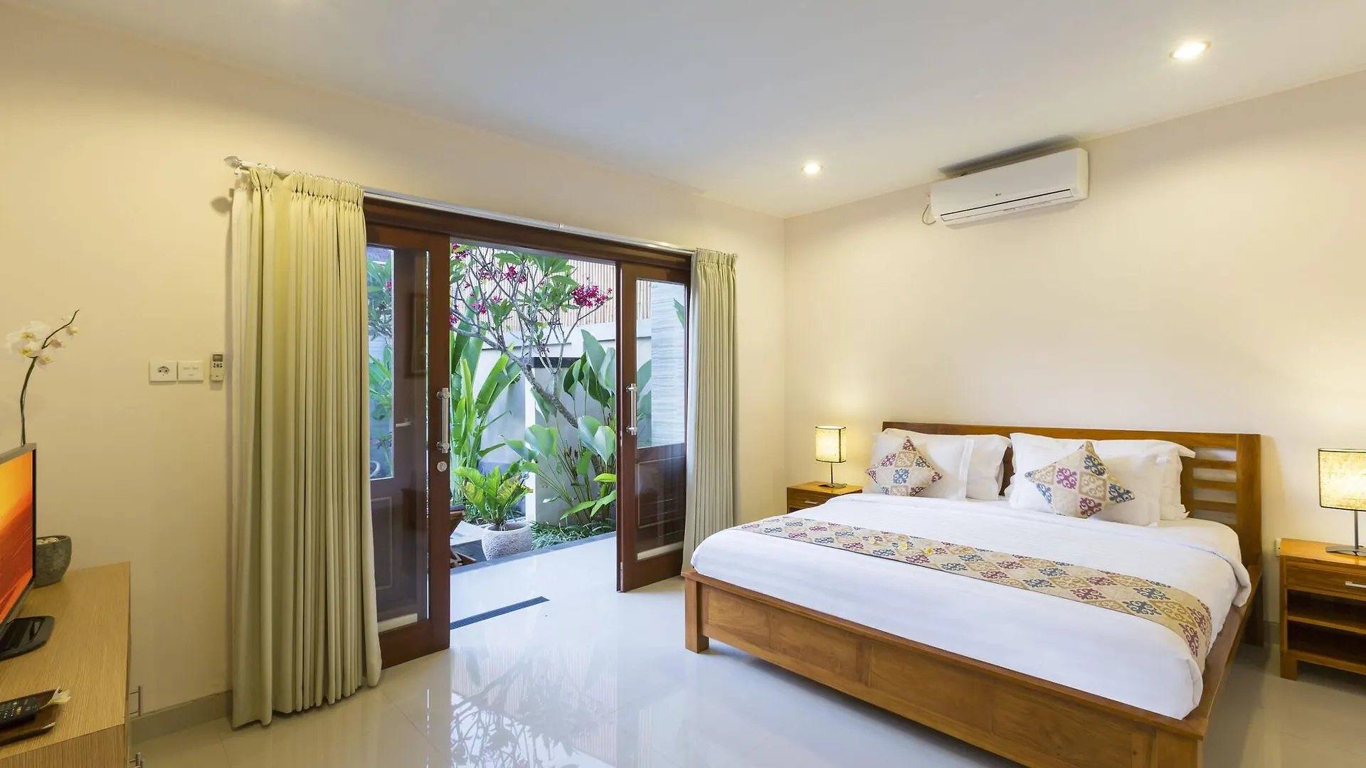 Kubal Villa & Restaurant Seminyak