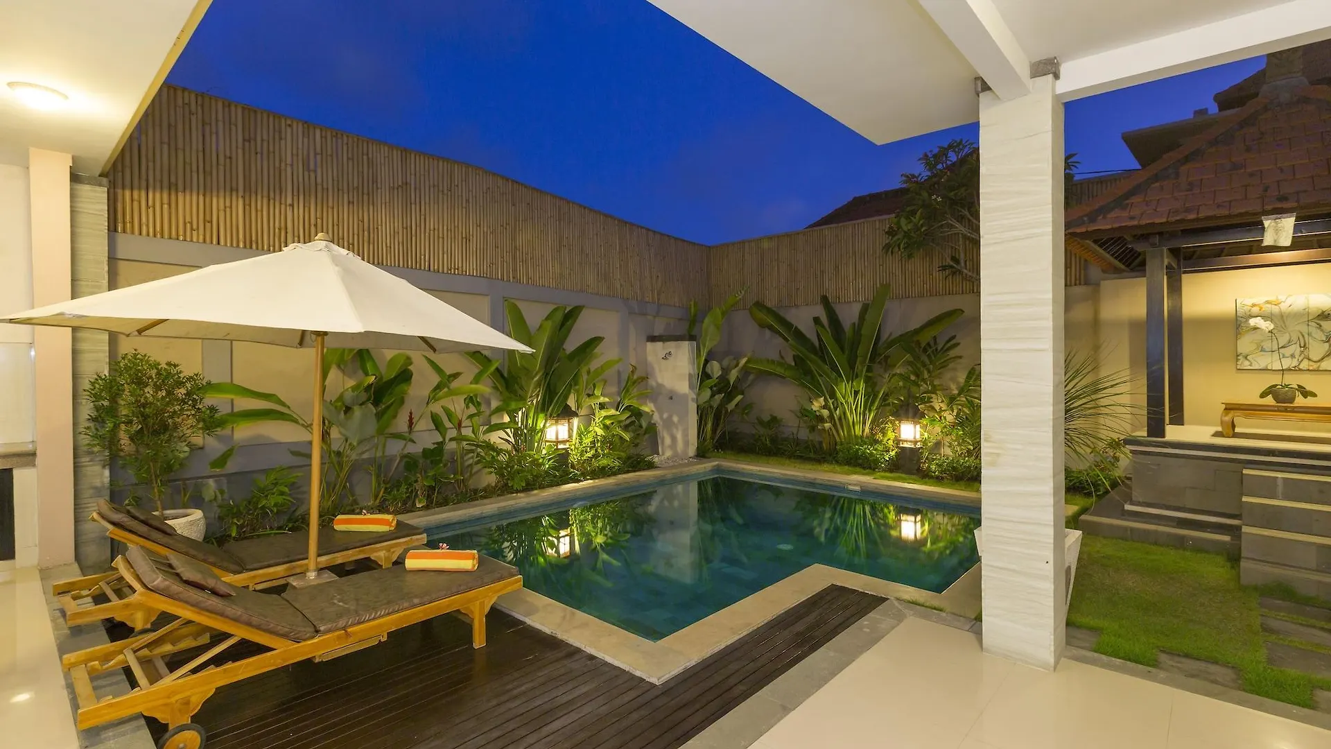 Kubal Villa & Restaurant Seminyak