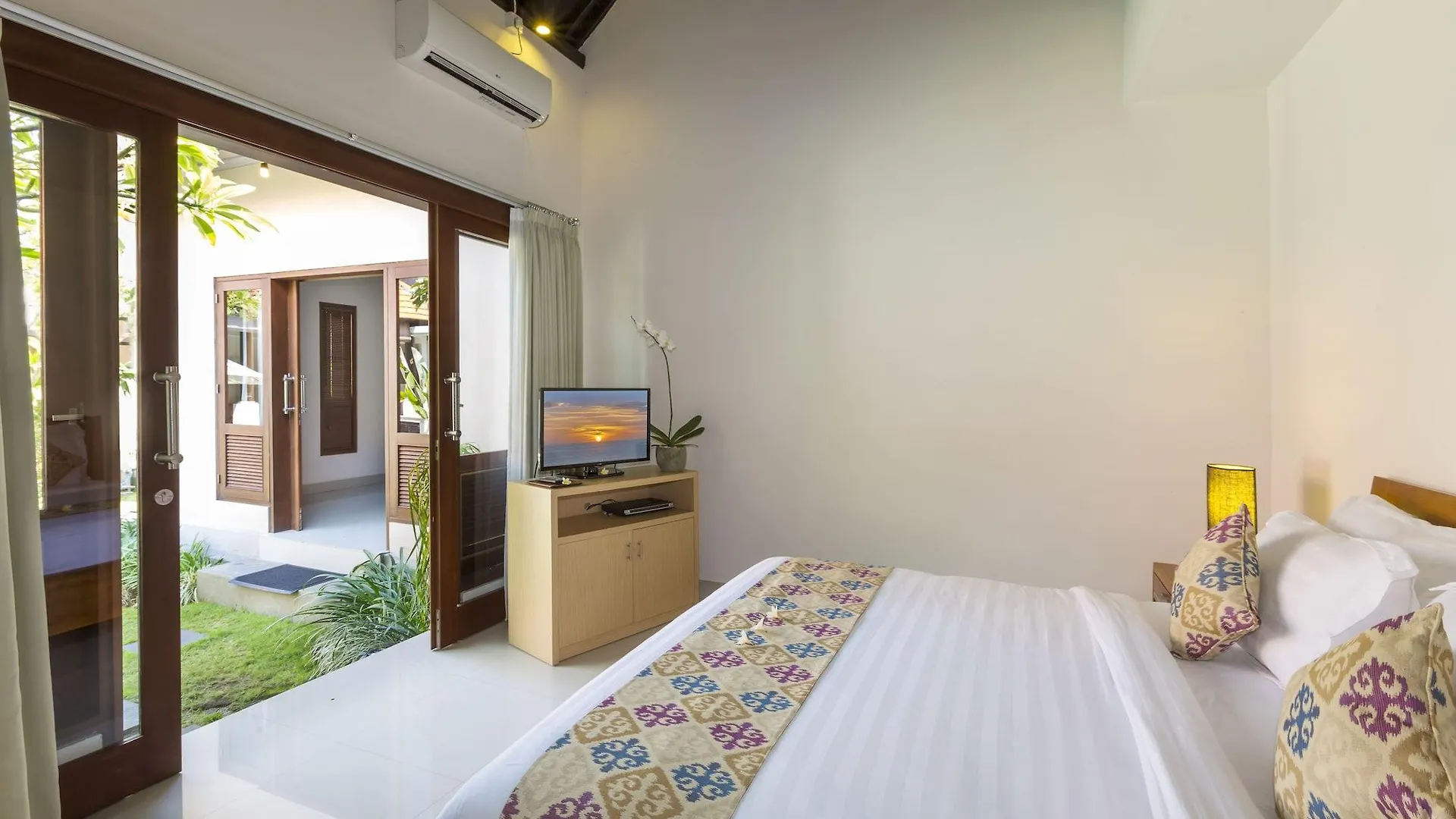 Kubal Villa & Restaurant Seminyak